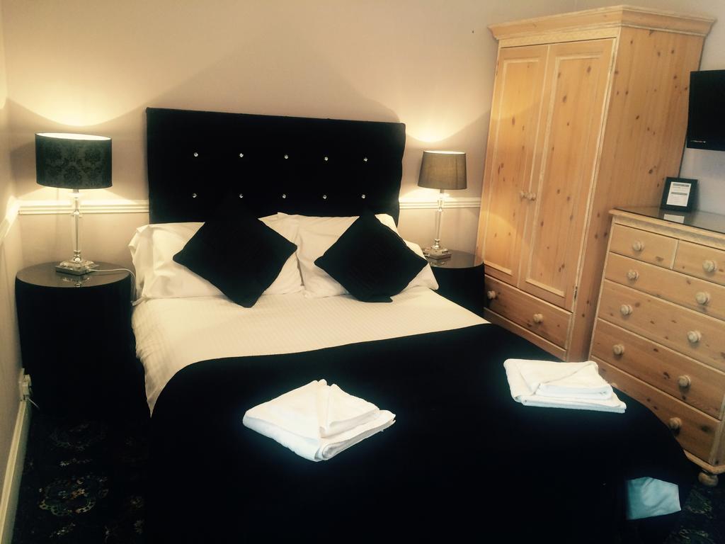 Broom Lodge Largs Room photo
